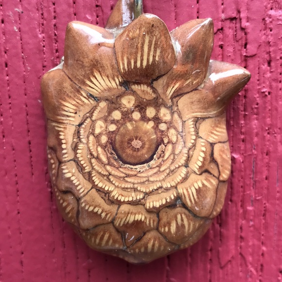 Beautiful handmade pine cone pendant. Hand sanded and made with care - Picture 2 of 6